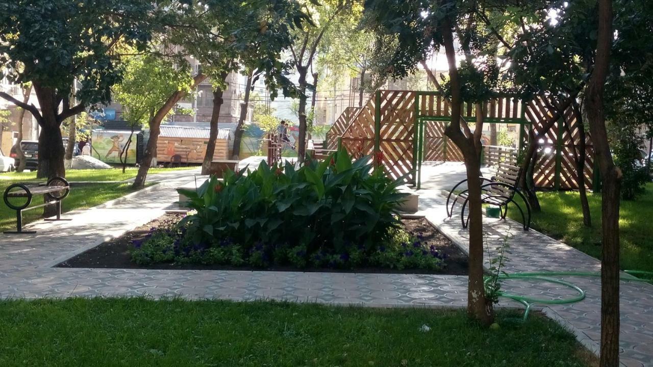 Apartment In The Center Of Yerevan By The Republic Square Exterior foto